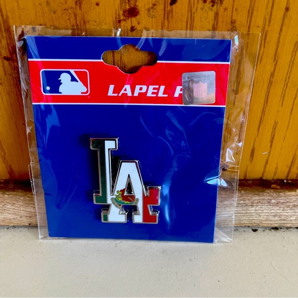 MLB Los Angeles Dodgers pin mexico flag no longer in production - Picture 1 of 2